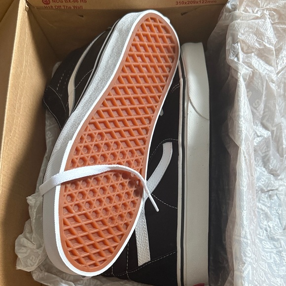 Vans Men's Classic Black and White Sneakers - Picture 3 of 4